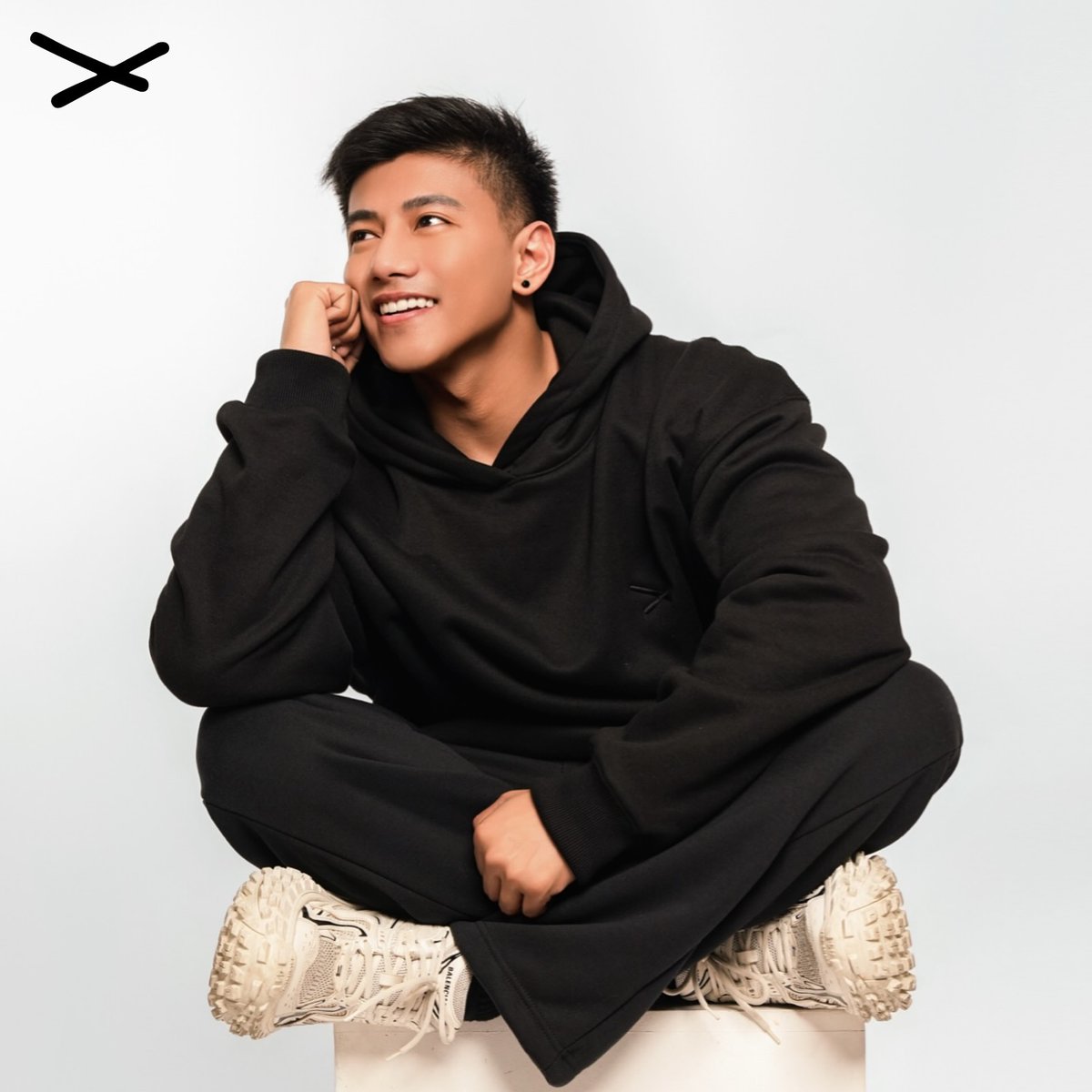 Aaronmarkromeo's tweet photo. "When one door closes, sometimes we need to turn the knob to open another."

Vrix Seals The Deal   
 #SignedWithVrix
@ItsVrixGallano https://t.co/9ejSTGrTV9