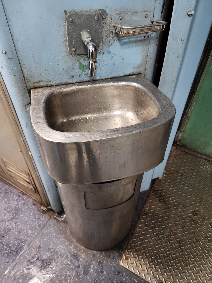 vvineetv's tweet photo. @AshwiniVaishnaw @IRCTCofficial Pathetic experience. Request to use new LHB coaches in 12863. Still so old coaches in bad condition. https://t.co/6kRurOShh1