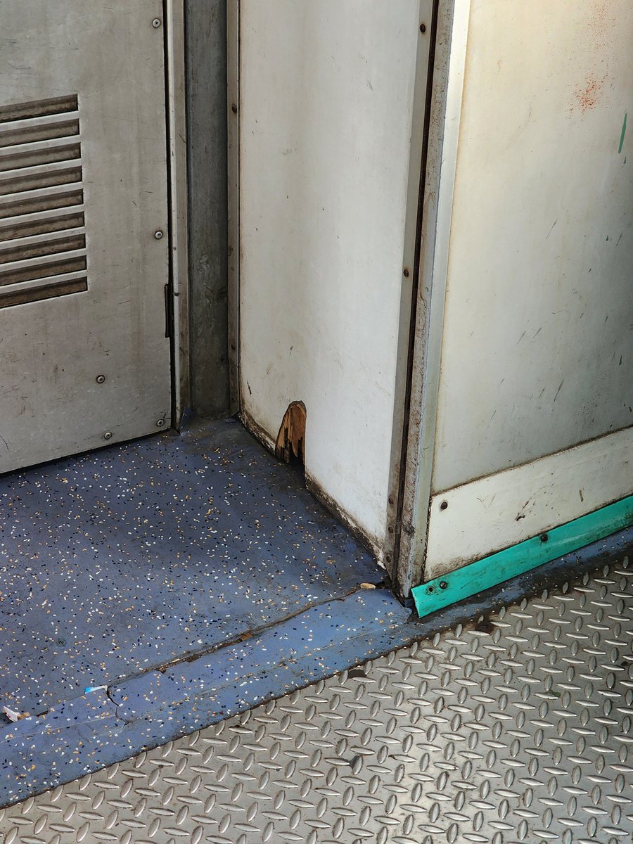 vvineetv's tweet photo. @AshwiniVaishnaw @IRCTCofficial Pathetic experience. Request to use new LHB coaches in 12863. Still so old coaches in bad condition. https://t.co/6kRurOShh1