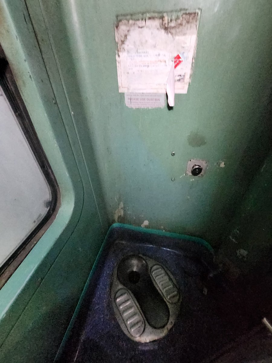 vvineetv's tweet photo. @AshwiniVaishnaw @IRCTCofficial Pathetic experience. Request to use new LHB coaches in 12863. Still so old coaches in bad condition. https://t.co/6kRurOShh1
