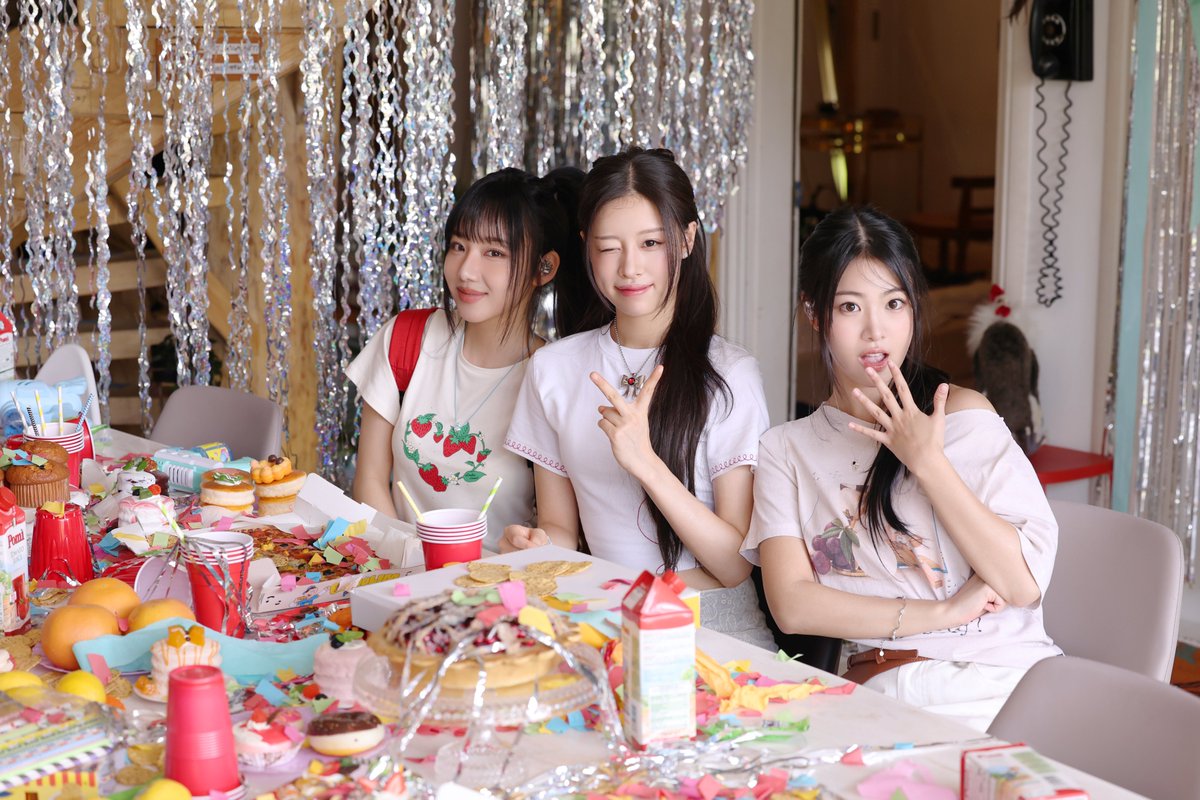 ablume_official's tweet photo. [Inside the Scenes]
ablume(어블룸) ‘Echo’ Live Performance Video Behind Shoot

📁 https://t.co/sMWPtMzlxA

#ablume #어블룸 #Echo #에���
#ARAN #아란 #SAENA #새나 #SIO #시오 https://t.co/pRCExJPQkI