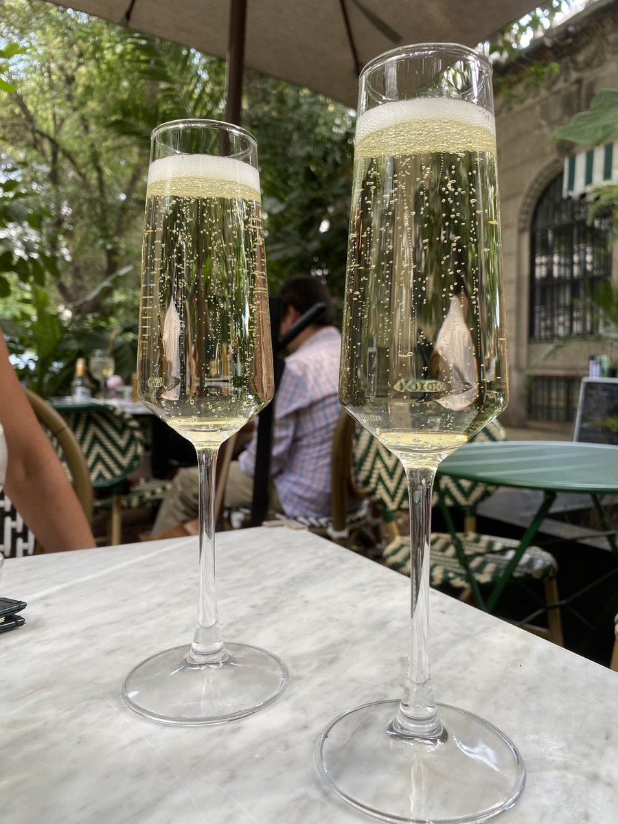 Viernes de burbujas hermosas con la reina de las burbujas ❤️