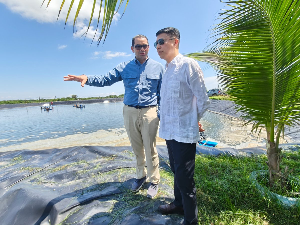 🦐🤝 El Embajador de la República Popular China ante el gobierno y el pueblo de Honduras, Yu Bo visitó una planta de cultivo de camarón en San Lorenzo. Ahí sostuvo un diálogo cordial con la Asociación Nacional de Acuicultura y empresas del sector.

Tras la firma del contrato para