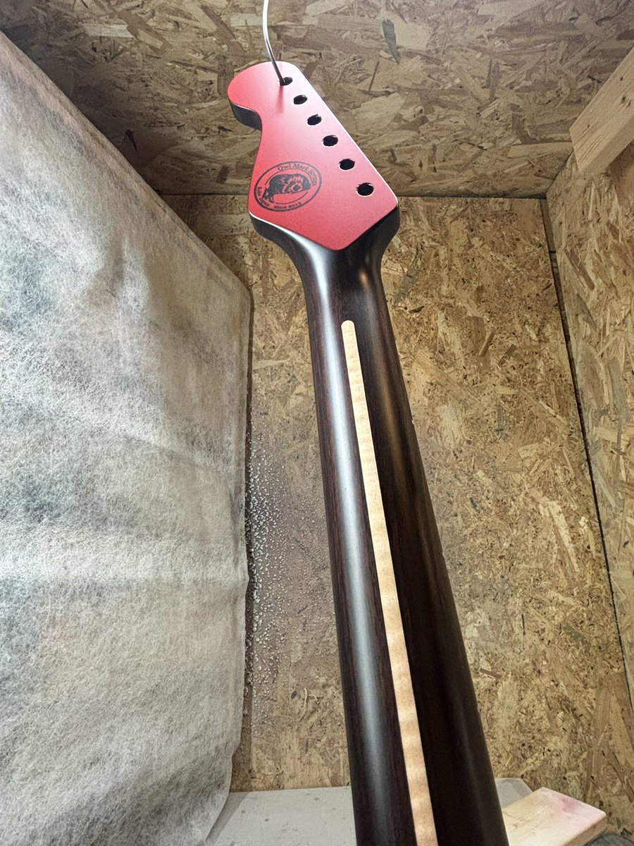 カスタムオーダーご依頼品をお届けしました！
店頭にてOwlMarkStrings【Rhino】を気に入っていただき、ペイズリーやペイントカラーを厳選、拘り抜いた一本をカスタム。
スペシャルモデルに大変満足いただけたご様子！
今後ともよろしくお願いいたします！

OWL-ST “DROP”series Custom
【Amaru】