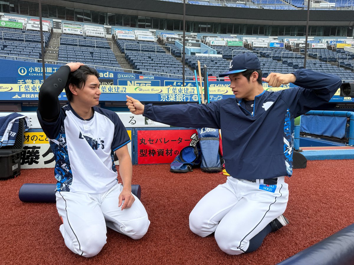 lions_official's tweet photo. 突然ですが、問題です！
あるアニメキャラクターのまねをしている #西川愛也 選手と #羽田慎之介 投手。
皆さん何かわかりますか？
 
#埼玉西武ライオンズ #seibulions  #ALLONE https://t.co/h2SE8QPyw9