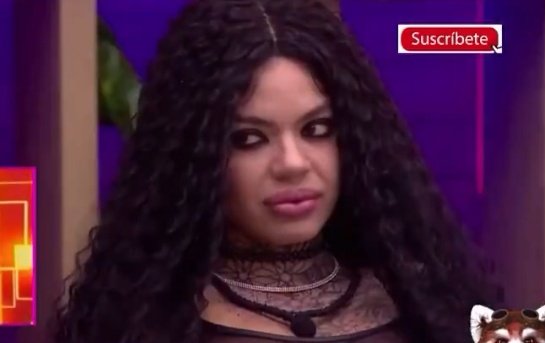 La cara de esta vieja 🤮🤢 se le nota la envidia por encima que le tiene a Karina !!! 
Y aparte con esa peluca que se le ve asquerosa jaja #LaCasaDelLosFamososCol
#LaCasaDeLosFamososCol 
#LaCasaDeLosFamososCol2