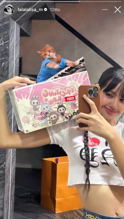 oyivelloud's tweet image. ฉายา “แม่ลาบูบู้” ไม่เกินจริง หลังจากสตอรี่นี้ พลิกวงการลาบูบู้เลยก็ว่าได้ จะถามหาคนทำให้อาร์ตทอย โดยเฉพาะ #LABUBU ฮิตติดลมบน ก็พูดได้เต็มปากว่าคือ #LISA ค่ะ