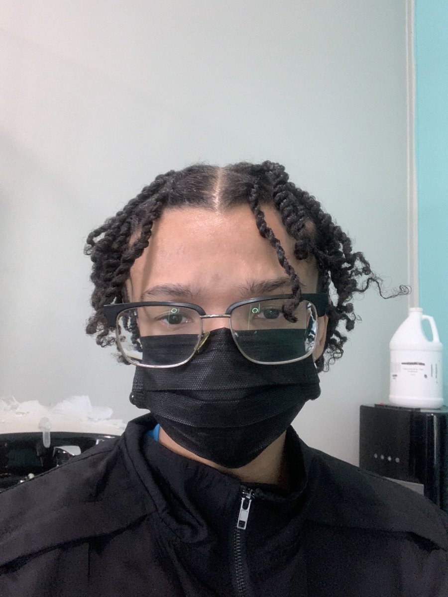 ___robbie_____'s tweet image. WARNING! THERE IS A KNOWN PEDOPHILE AT MOMOCON. IF YOU SEE THIS PERSON REPORT IT IMMEDIATELY TO THE STAFF OR LOCAL AUTHORITIES!