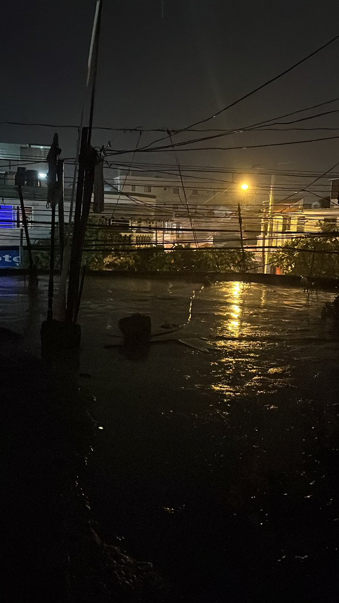 NatanaelD09's tweet photo. Llueve en la ciudad https://t.co/w2NgSA7Bo5