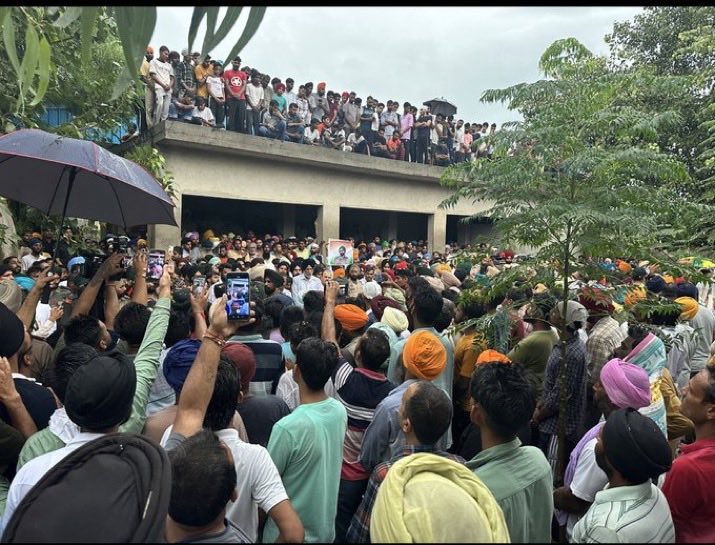 Hardisohi's tweet image. Remembering Sepoy Pardeep Singh , #Sikh Light Infantry who had laid down his life in an encounter in #Anantnag district in Sep 23.

Earned #ShauryaChakra (Posthumously)
🇮🇳🫡
#IndianArmy