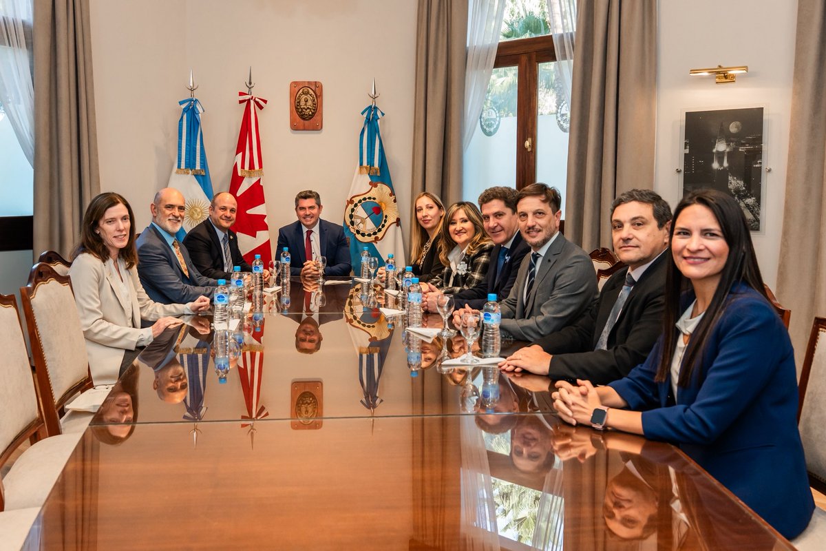 CanadaArgentina's tweet photo. As part of his visit to #SanJuan, Ambassador Stewart Wheeler met with Governor Marcelo Orrego and members of his cabinet.
They discussed collaboration between companies and institutions that promote employability, value chains, and local development. #CloseTies #CanadaSanJuan https://t.co/4Q2sTmZa2m