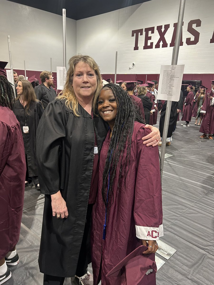 acmladytigerbb's tweet image. So proud of my girls!! Congrats ladies!! Y'all have worked hard for this! Go and do great things!! @ConsolHS @CSISDAthletics @AMCHSTigerClub #NewChapter
#LadyTigerAlways❤️🏀