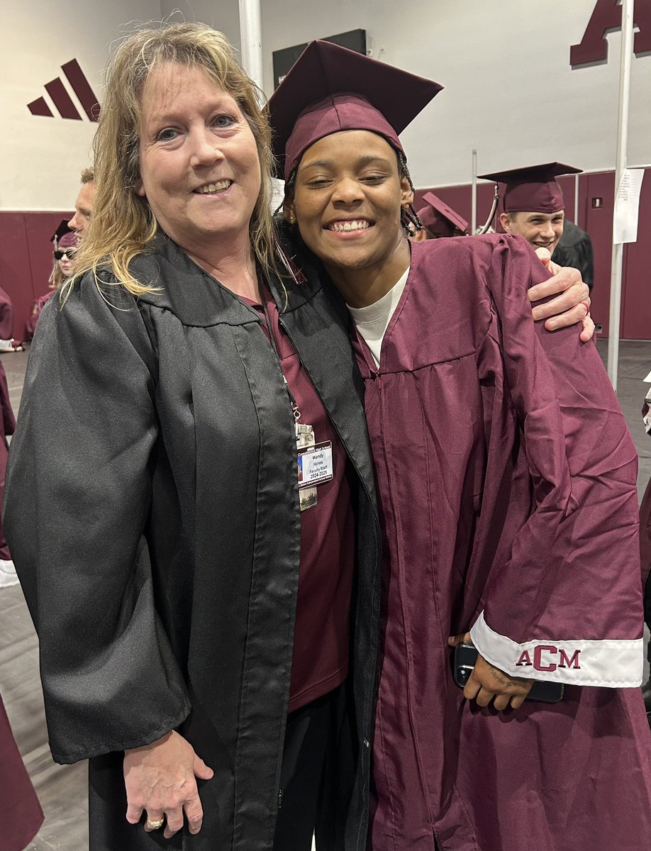 acmladytigerbb's tweet image. So proud of my girls!! Congrats ladies!! Y'all have worked hard for this! Go and do great things!! @ConsolHS @CSISDAthletics @AMCHSTigerClub #NewChapter
#LadyTigerAlways❤️🏀