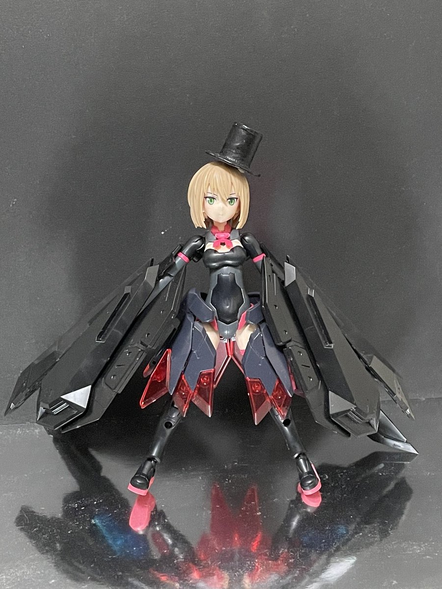 nemuminomushi's tweet photo. 自己紹介っぽいもの
最近よくVRChatに出没してる
こんな感じのアバター使ったり使わなかったり

プラモやったりやらなかったり(積み気味)
ゲーム配信したりしなかったり https://t.co/nv1OqOo16N