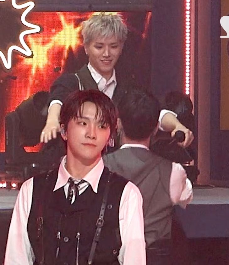 아니 나는 후기 보고 멍이님 무리하셨네 과보호 미치셨네 했는데 링이님 손뻗는거 보고 더 어이없어짐 원래 이렇게 내려오려던게 맞다고?