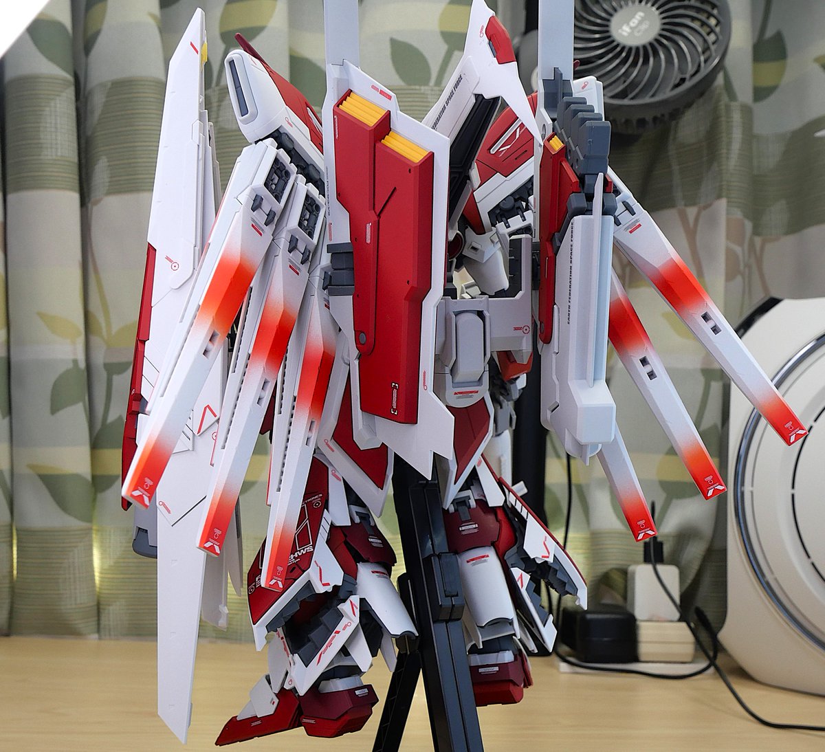 pugken2005's tweet image. Hi-νガンダムHWS+フルドド
お気に入りは後ろから見たとこです😆
#ガンプラ