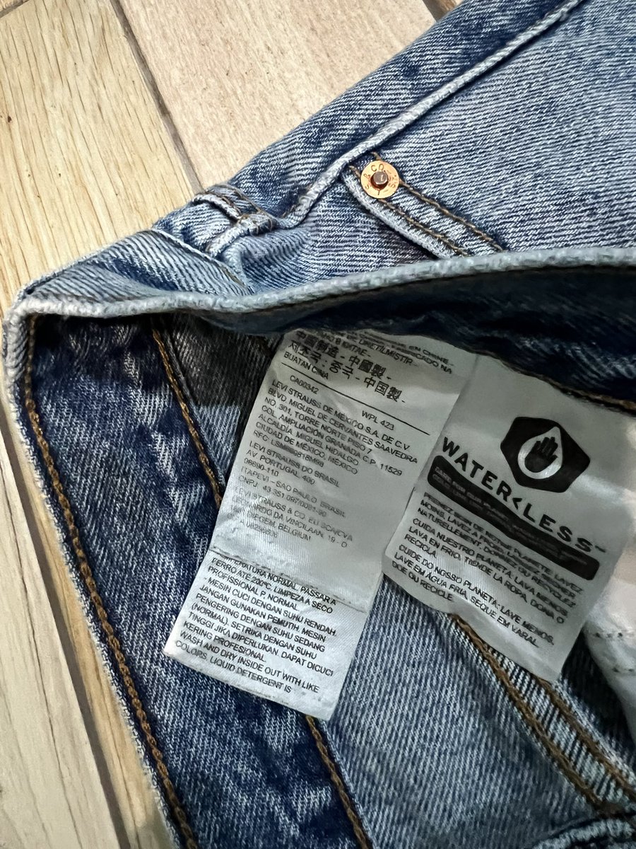 HamayShops's tweet image. USED•ลี วายส์•27
WEDGIE STRAIGHT กางเกงยีนส์ทรงสลิมี
เอวสูง ซิปกระดุม ผ้านิ่ม ไม่ยืด ไม่หนา สียีนส์ฟอก
เอว28“ สพ.36” เป้า11“ ต้นขา22” ยาว36.5“ ปลายขา6“

490 รส
🚫 งดต่อราคาค่ะ