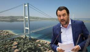 AntoTavolieri's tweet photo. @annacisint I valori della Lega di Delo rivivono nella Lega di Salvini.
Anche gli ateniesi volevano costruire un ponte sullo stretto di Corinto ,i legaioli sono gli eponimi dei concittadini di Pericle.
#rosicate https://t.co/s3Oe4oIYXb
