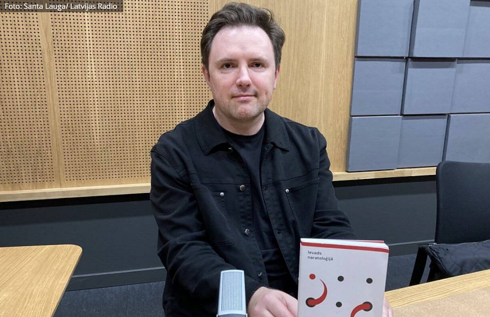 Šodien "Kultūras Rondo" <a href="/LatvijasRadio1/">Latvijas Radio 1</a> viesojās LU LFMI pētnieks Jānis Ozoliņš. Stāstīja par nupat LU LFMI apgādā klajā laisto pirmo naratoloģijas vēsturei, teorijai un praksei veltīto grāmatu latviešu valodā "Ievads naratoloģijā". 

Raidījums klausāms:
lr1.lsm.lv/lv/raksts/kult…