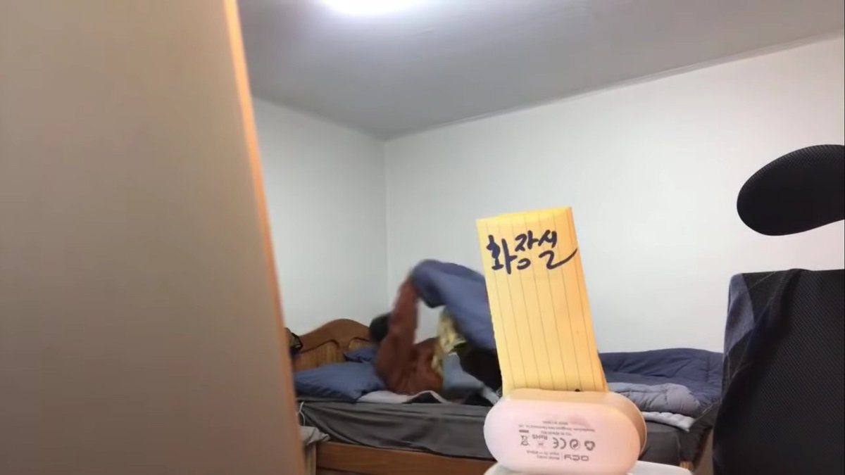 오만 카톡망 디코방에 다 강조지님 짤 올리면서 하기싫다고 땡깡피우고있음
아 근데 너무 하기싫어
엄마(이제 같이 살아서 옆방문열면 볼수잇음)