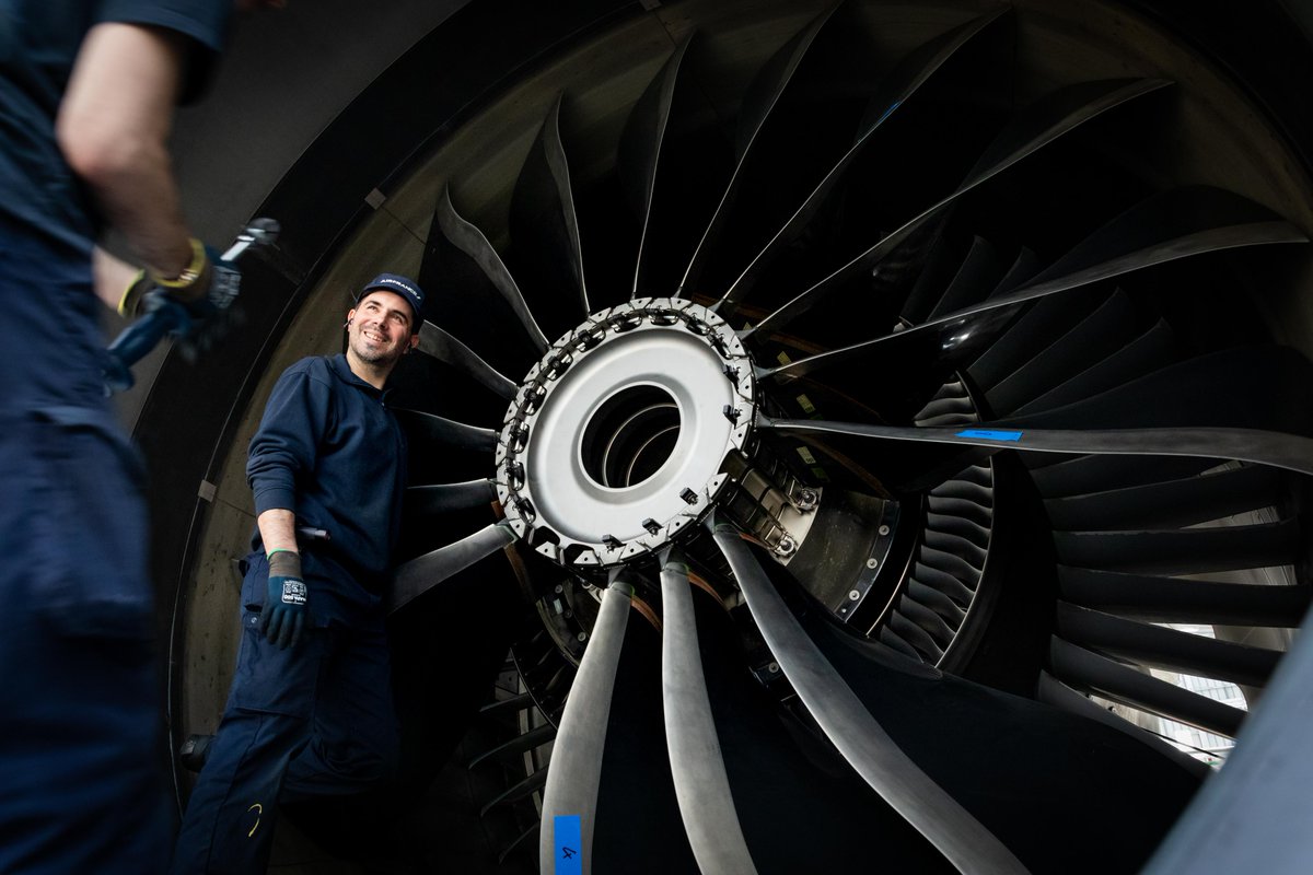 AFnewsroom's tweet image. Every day, they maintain our aircraft to guarantee the highest levels of safety as well as comfort for our customers and crew: we wish them a happy  #AviationMaintenanceTechnicianDay!
@AFIKLMEM 📷 Maud Audouin