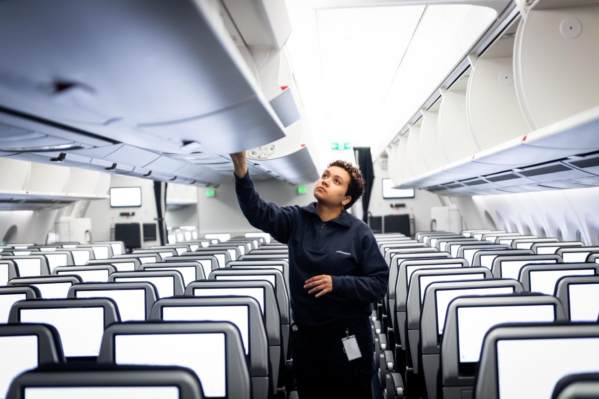 AFnewsroom's tweet image. Every day, they maintain our aircraft to guarantee the highest levels of safety as well as comfort for our customers and crew: we wish them a happy  #AviationMaintenanceTechnicianDay!
@AFIKLMEM 📷 Maud Audouin