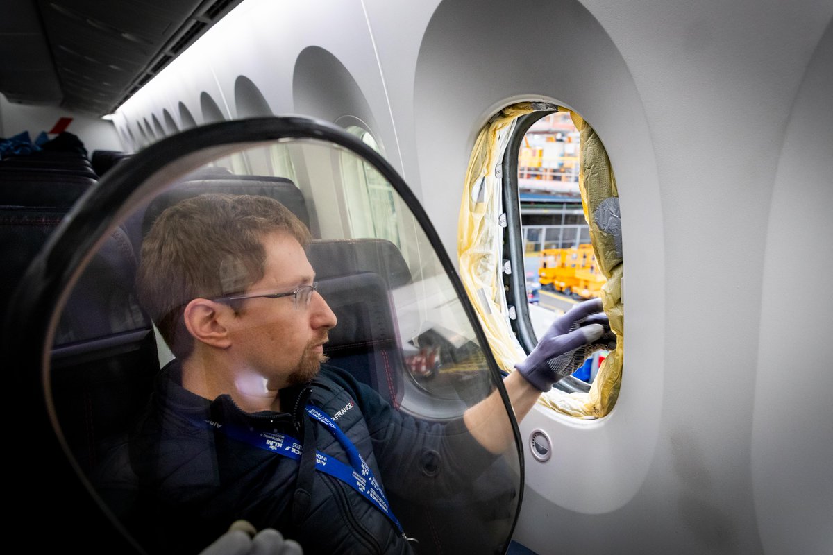 AFnewsroom's tweet image. Every day, they maintain our aircraft to guarantee the highest levels of safety as well as comfort for our customers and crew: we wish them a happy  #AviationMaintenanceTechnicianDay!
@AFIKLMEM 📷 Maud Audouin