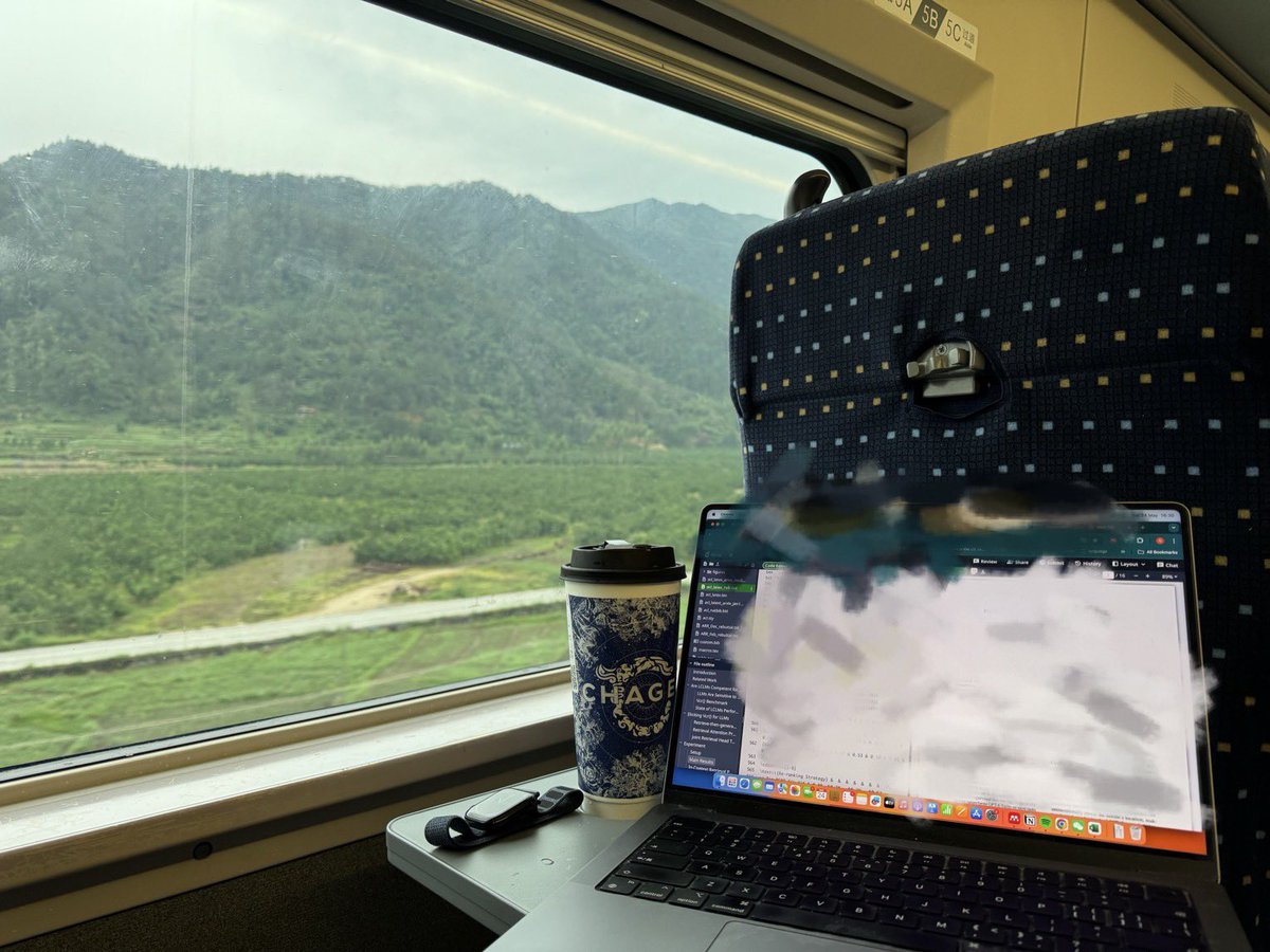 yifuqiu98's tweet image. Only in China you can write up your ACL camera-ready version on a high-speed train in the area crossing lots of tunnels and mountains. Though passing few relatively under-developed provinces in the southwest China, my networks only stuck for 10 seconds. Amazing.