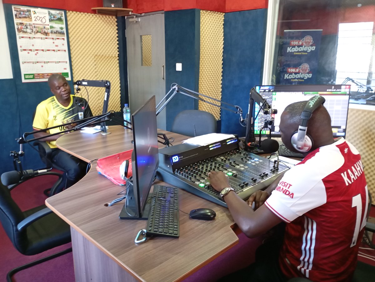 106.9 Kabalega FM (@fmkabalega) on Twitter photo .<a href="/pius_wakab9346/">Hon pius wakabi</a> : Okimanyire ngu Member of Parliament agira obujunanizibwa bwe nka MP, baitu haroho obujunanizibwa obundi bwetwijamu nitukora nk’omuntu. Hati nkukukaguza, esente ezo zoona, itwe tuziha nkaha?
#IhangaRukanga
#KabalegafmUpdates .<a href="/pius_wakab9346/">Hon pius wakabi</a> : Okimanyire ngu Member of Parliament agira obujunanizibwa bwe nka MP, baitu haroho obujunanizibwa obundi bwetwijamu nitukora nk’omuntu. Hati nkukukaguza, esente ezo zoona, itwe tuziha nkaha?
#IhangaRukanga
#KabalegafmUpdates