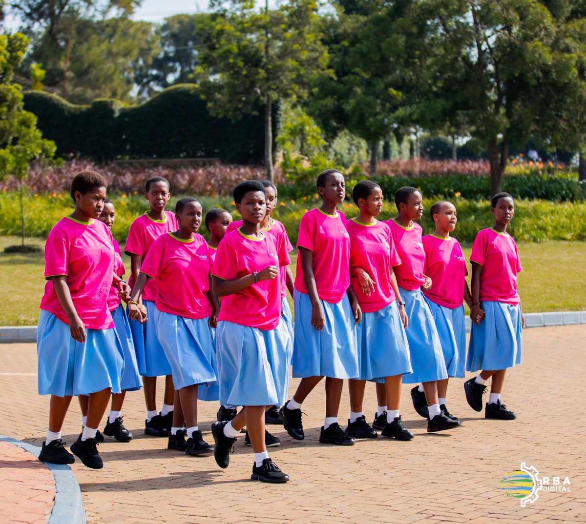 Madamu Jeannette Kagame watangije iyi gahunda ya 'Inkubito z'Icyeza' yitabiriye kandi ni we uyobora ibirori byo kwizihiza imyaka 20 ishize iyi gahunda ifasha mu kubaka uburezi bw'umwana w'umukobwa.

Ni igikorwa mwakurikira kuri YouTube Channel yacu. #RBAAmakuru #InkubitozIcyeza