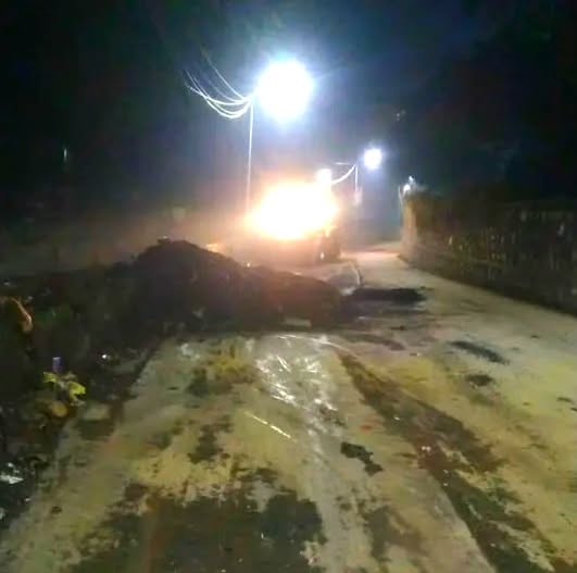 Debris clearing work at Majiwada Samshan Bhumi road at full swing. #thane
