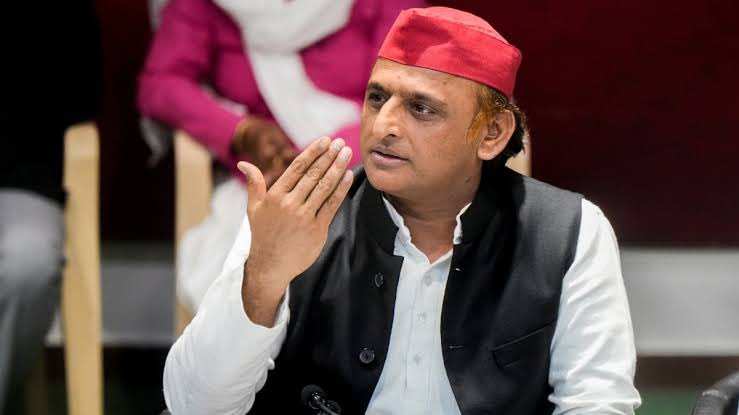 Prof. Sudhanshu 𝕋ℙ𝕊🚩 (@profsudhaanshu) on Twitter photo CAG रिपोर्ट में दावा अखिलेश सरकार में हुआ 97 हजार करोड़ का घोटाला !? 
ये हैडलाइन कभी पढ़ी या देखी आप सबने ???
अगर आपने थोड़ा भी गौर किया हो तो आपको मालूम होगा कि अखिलेश यादव रोज़ फेक न्यूज़ का सहारा लेकर कुछ ना कुछ योगी सरकार के ख़िलाफ़ पोस्ट करते है...
और कुछ देर में फिर CAG रिपोर्ट में दावा अखिलेश सरकार में हुआ 97 हजार करोड़ का घोटाला !? 
ये हैडलाइन कभी पढ़ी या देखी आप सबने ???
अगर आपने थोड़ा भी गौर किया हो तो आपको मालूम होगा कि अखिलेश यादव रोज़ फेक न्यूज़ का सहारा लेकर कुछ ना कुछ योगी सरकार के ख़िलाफ़ पोस्ट करते है...
और कुछ देर में फिर