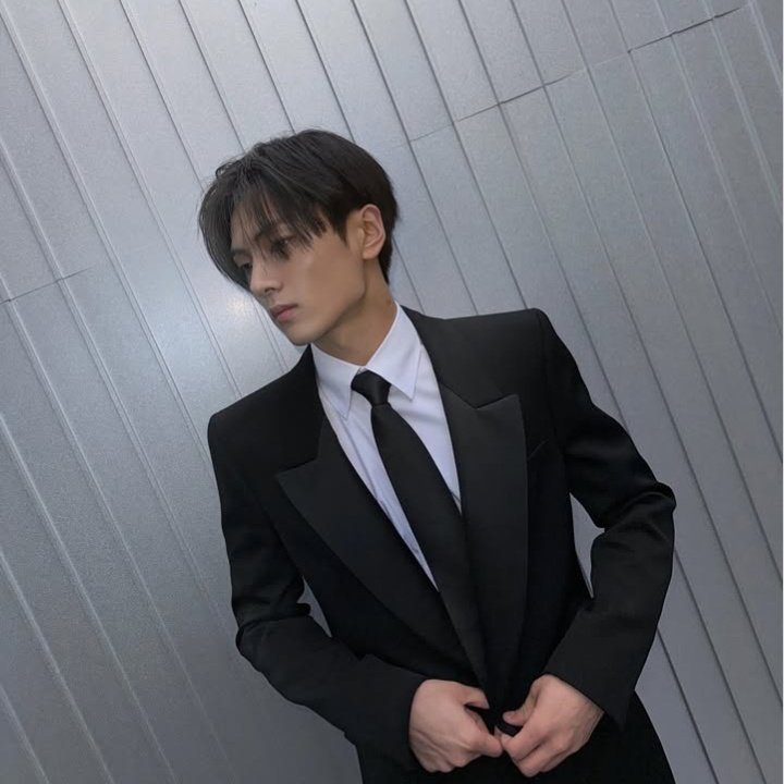 jonseogi's tweet photo. MENURUT GW LU DIEM https://t.co/KyERvtnMCP
