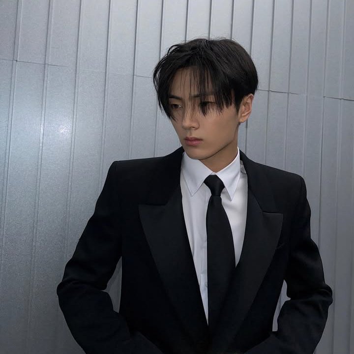 jonseogi's tweet photo. MENURUT GW LU DIEM https://t.co/KyERvtnMCP