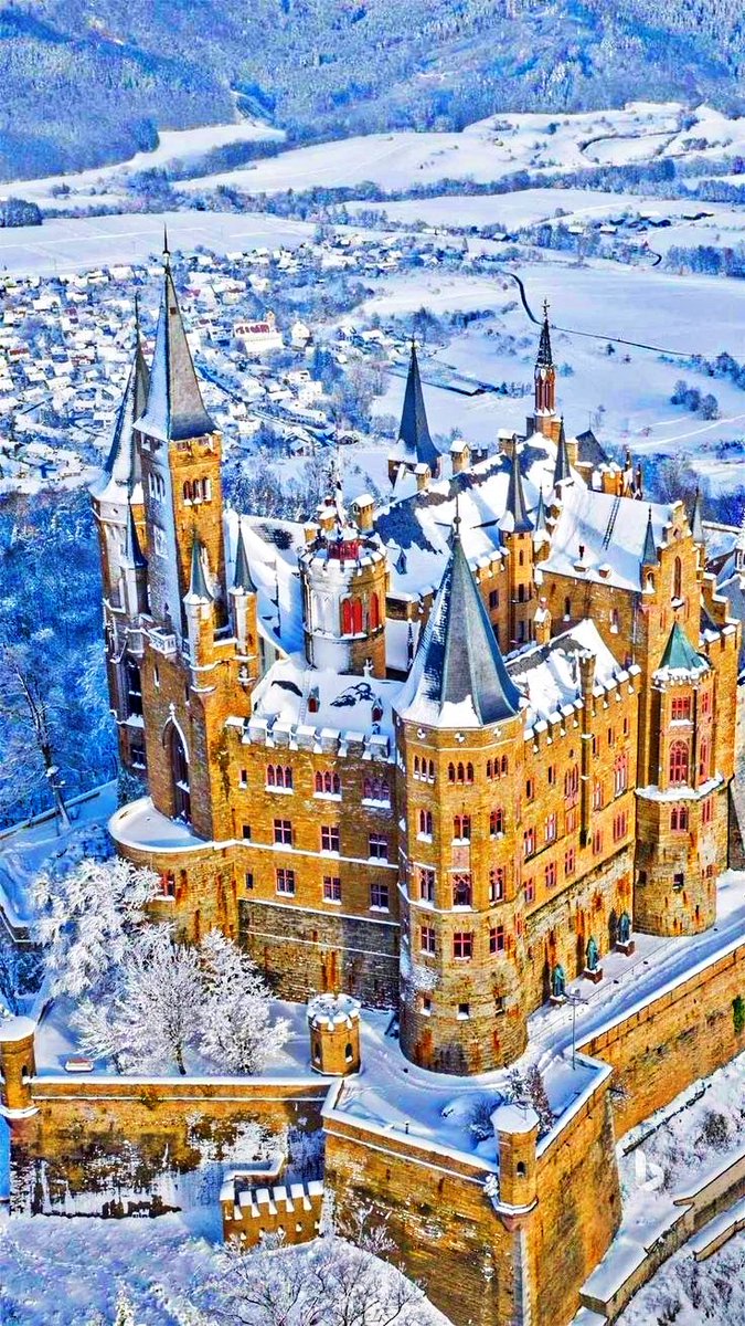 Good Afternoon Dear X Nation 💞🌷 

Beautiful View Of Hohenzollern Castle, located in Swabia, Germany 🇩🇪