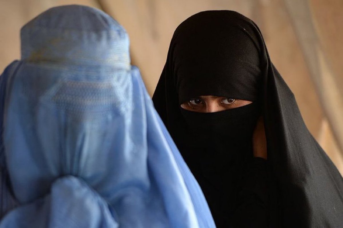 İsviçre'de yapılan  referandumla sokaklarda peçe, burka ve nikabın yasaklanması kararı alındı.

Ne düşünüyorsun...?!