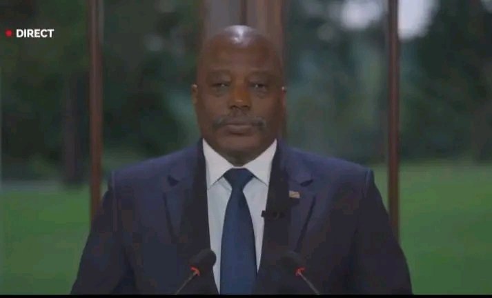 KABILA souhaite voir les politiques congolais sur une même table et  propose 12 clefs pour sortir la RDC de la crise politico-economique 

Bref, KABILA demande un dialogue

Kabila obligé de faire tête basse après la levée de ses immunités ?