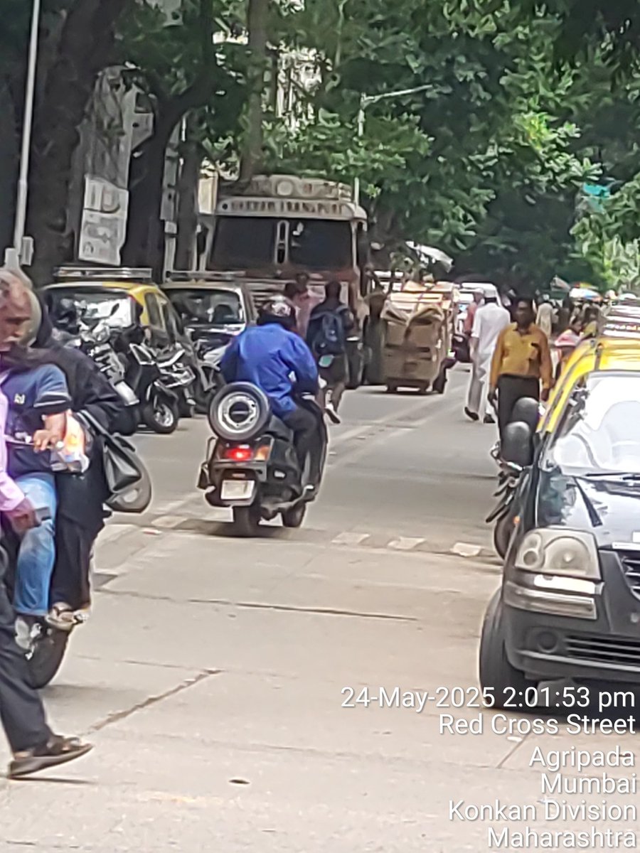 JaihindSattar's tweet image. @MTPHereToHelp REMINDER-2,ATTN-Nagpada traffic Div. Heavy vehicle during restricted time since 10A.M.. LOC # Nazneen Bldg, Wockhardt Hospital lane,Red Cross street, Agripada, M-11. Nagpada traffic Div pls take stringent action.Violation of ORDER-Add.CP (traffic), Dt-23/01/18.