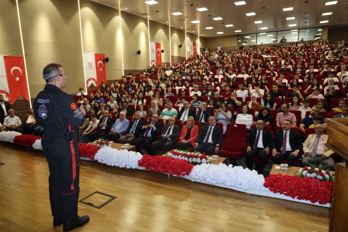 Türkiye Uzay Ajansı (@tuajans) on Twitter photo İlk astronotumuz <a href="/TURKastro/">Alper Gezeravcı</a>, Adana Alparslan Türkeş Bilim ve Teknoloji Üniversitesi’nde düzenlenen program kapsamında gökyüzü severlerle buluştu.👨🚀🇹🇷
Uzay yolculuğundaki deneyimlerini paylaşan Gezeravcı bilimin, teknolojinin ve hayal gücünün önemine dikkat çekti. 🚀✨ İlk astronotumuz <a href="/TURKastro/">Alper Gezeravcı</a>, Adana Alparslan Türkeş Bilim ve Teknoloji Üniversitesi’nde düzenlenen program kapsamında gökyüzü severlerle buluştu.👨🚀🇹🇷
Uzay yolculuğundaki deneyimlerini paylaşan Gezeravcı bilimin, teknolojinin ve hayal gücünün önemine dikkat çekti. 🚀✨