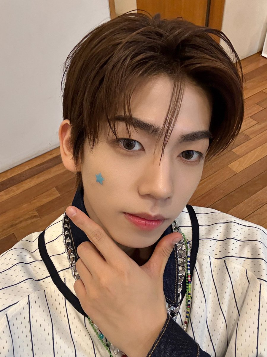 BlueStarrrrrrr
🍀🍀🍀🍀🍀

#8TURN #에잇턴 #エイトターン
#해민 #HAEMIN #ヘミン
