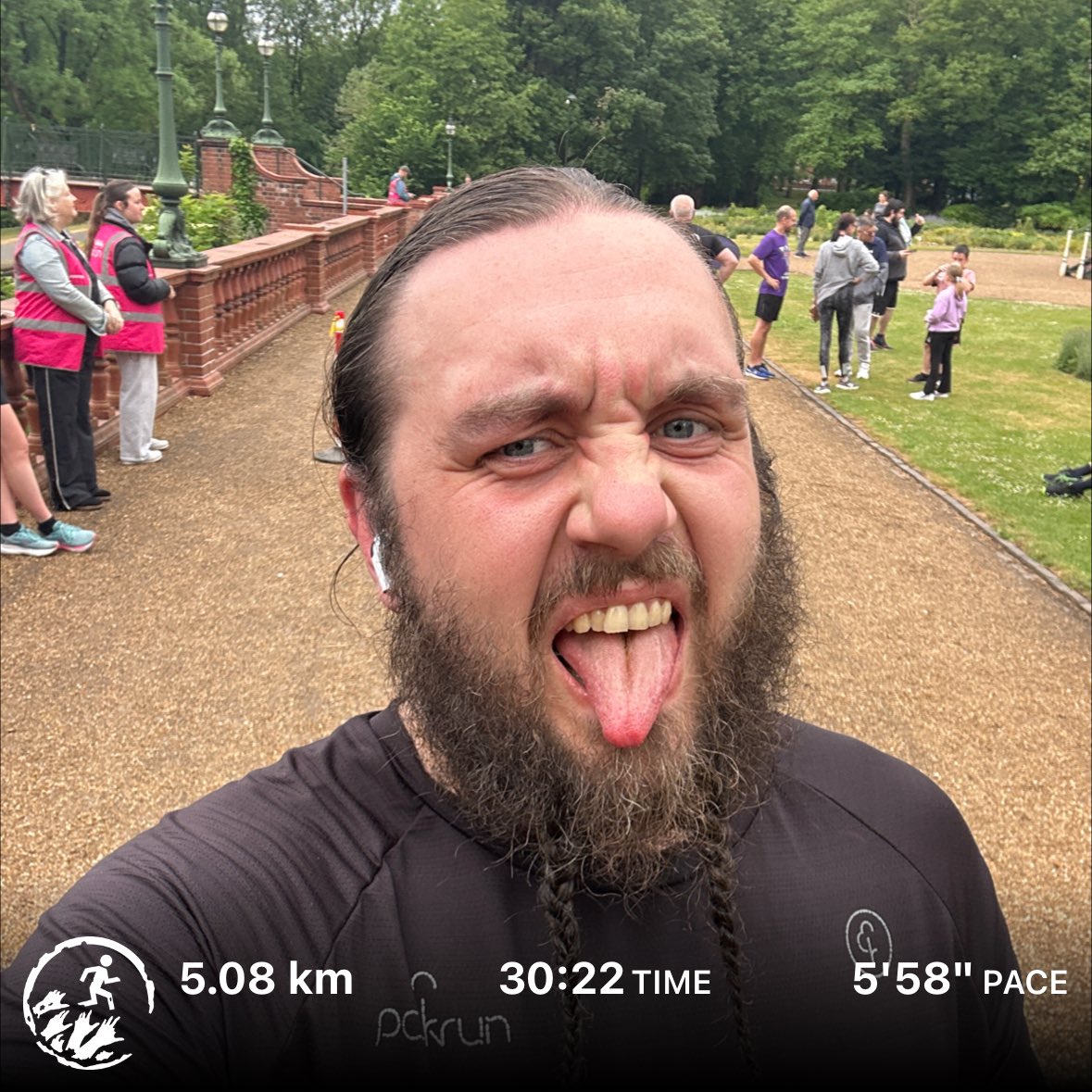 Hot, heavy air, humid, sticky, horrible run at least it's done urrrghhh need shower #parkrun

Discovered that zombies are somehow scarier when they're completely still... #ZombiesRun