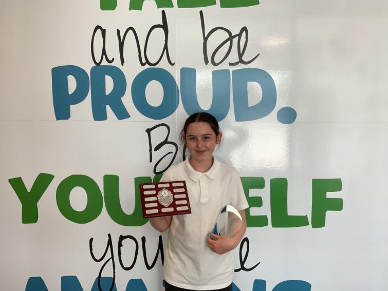 Congratulations to Caryn on her U12 Players’ Player of the Year award. Caryn was on a school trip during presentation evening so was unable to collect her award. However, she was presented with her awards yesterday at school. Well done Caryn 🙌