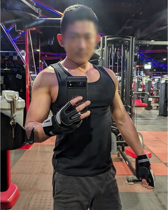 軍師傅 外型乾淨 肉壯大胸膛 按摩技術到位 力度佳