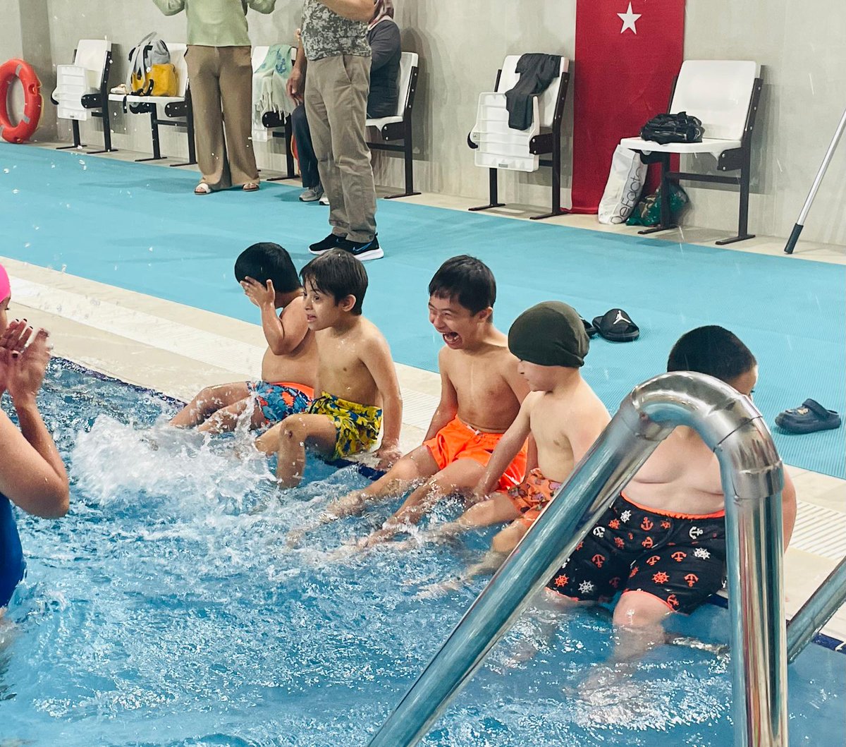 Kaymakamlığımız koordinasyonunda, Aile Dostu Mezitli projesi kapsamında Müdürlüğümüzden Evde Bakım Hizmeti alan özel çocuklarımızla, Gençlik Spor İl Müdürlüğü’ne bağlı Engelsiz Gençlik Merkezi’nde yüzme etkinliği gerçekleştirildi.