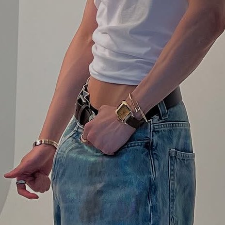 i suddenly understand chn’s obsession with hyvn’s waist