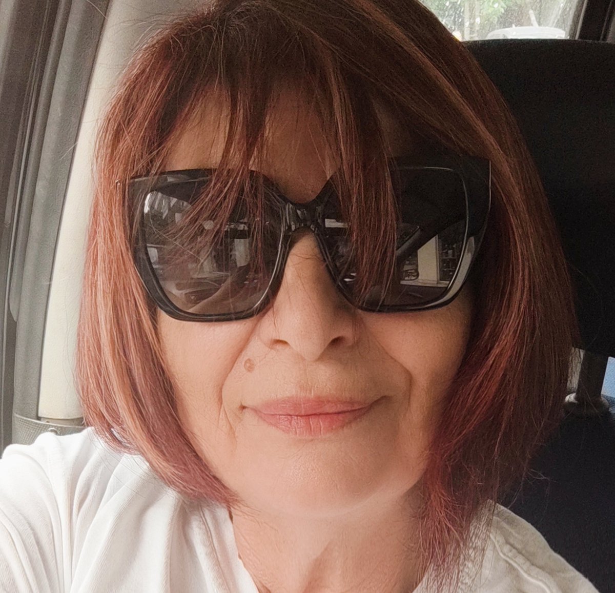 youtu.be/IEspGCwA1XE?si…
🎶💖Μία Καλημέρα Είναι Αυτή 💖🎶
Και Να Σας Ευχηθώ Ένα Υπέροχο
Χαρούμενο Και Γλυκό Σάββατο
Από 💖Αγαπημένοι Μου 💖💖
Και Εσείς Να Μου Πείτε
Με γειά Τα Γιαλιά Μαιρούλα 😎😂
Φιλάκια Πολλά Για Όλους Σας 💋💋💋