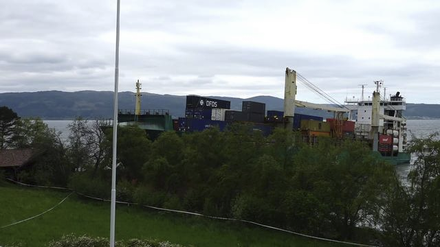 meganuni11's tweet image. Tag 3: Das #Containerschiff liegt immer noch am Ufer im Garten in #Norwegen

Ob sie es schon mal mit
Strg + Schiff + Entf
probiert haben?

😁😁😁