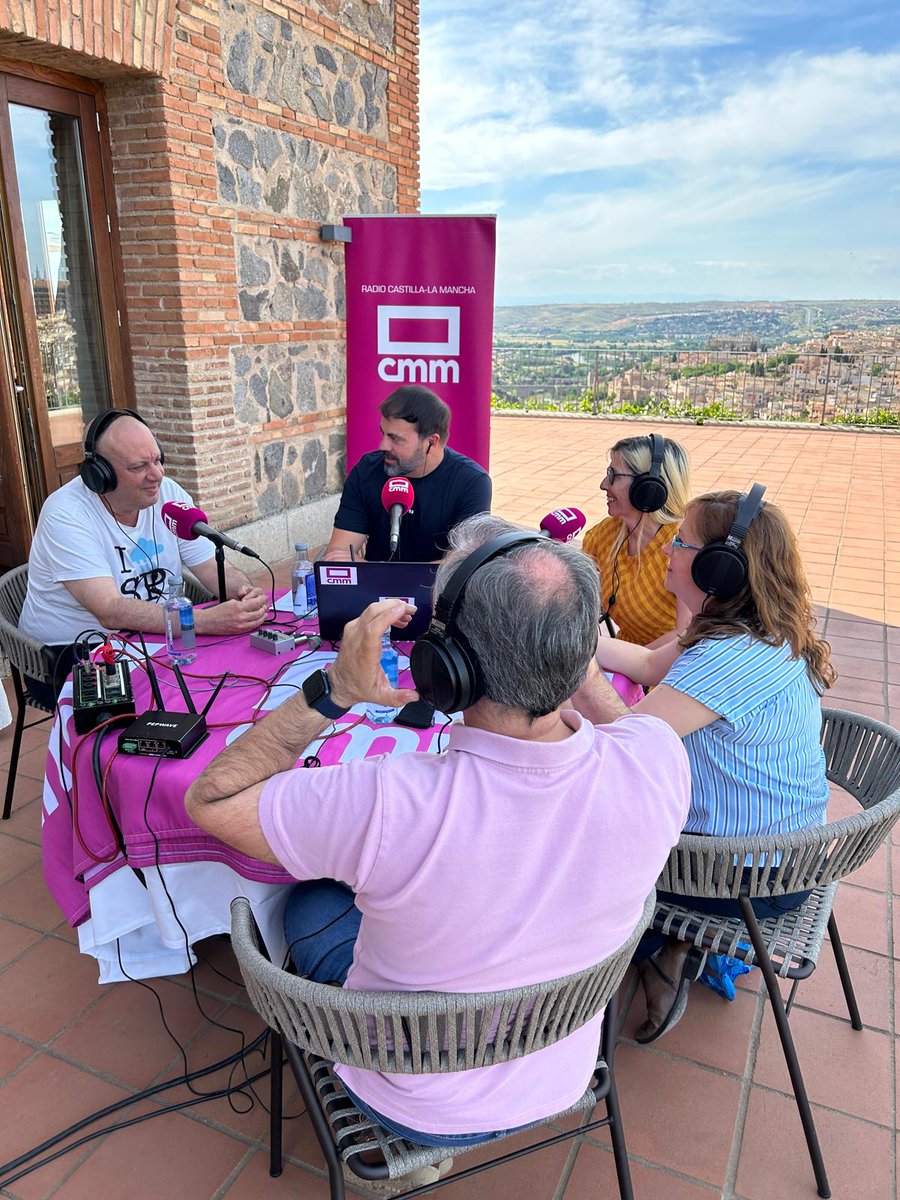 Radio Castilla-La Mancha (@radioclm_es) on Twitter photo Seguimos en directo en el 𝒑𝒓𝒐𝒈𝒓𝒂𝒎𝒂 𝒆𝒔𝒑𝒆𝒄𝒊𝒂𝒍 𝒅𝒆 ❜𝑬𝒔𝒕𝒂𝒎𝒐𝒔 𝒅𝒆 𝑪𝒊𝒏𝒆❜ 𝒅𝒆𝒔𝒅𝒆 𝒆𝒍 𝑷𝒂𝒓𝒂𝒅𝒐𝒓 𝒅𝒆 𝑻𝒐𝒍𝒆𝒅𝒐 🍿
🎬𝐅𝐢𝐥𝐭𝐫𝐚𝐧𝐝𝐨 𝐞𝐬𝐭𝐫𝐞𝐧𝐨𝐬 𝐜𝐨𝐧 <a href="/RaqHdez/">Raquel Hernández Luján</a> <a href="/LuchiniSolano/">Alberto Luchini</a> y
<a href="/RobertoLancha/">Roberto Lancha CINE</a>
🔴cmmedia.es/play/en-direct… Seguimos en directo en el 𝒑𝒓𝒐𝒈𝒓𝒂𝒎𝒂 𝒆𝒔𝒑𝒆𝒄𝒊𝒂𝒍 𝒅𝒆 ❜𝑬𝒔𝒕𝒂𝒎𝒐𝒔 𝒅𝒆 𝑪𝒊𝒏𝒆❜ 𝒅𝒆𝒔𝒅𝒆 𝒆𝒍 𝑷𝒂𝒓𝒂𝒅𝒐𝒓 𝒅𝒆 𝑻𝒐𝒍𝒆𝒅𝒐 🍿
🎬𝐅𝐢𝐥𝐭𝐫𝐚𝐧𝐝𝐨 𝐞𝐬𝐭𝐫𝐞𝐧𝐨𝐬 𝐜𝐨𝐧 <a href="/RaqHdez/">Raquel Hernández Luján</a> <a href="/LuchiniSolano/">Alberto Luchini</a> y
<a href="/RobertoLancha/">Roberto Lancha CINE</a>
🔴cmmedia.es/play/en-direct…