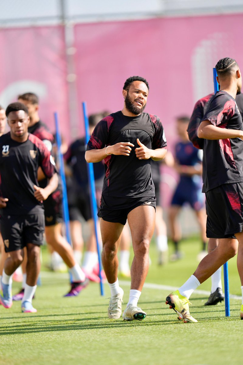 Trabajo previo a viajar para el #VillarrealSevillaFC 💪

#WeareSevilla