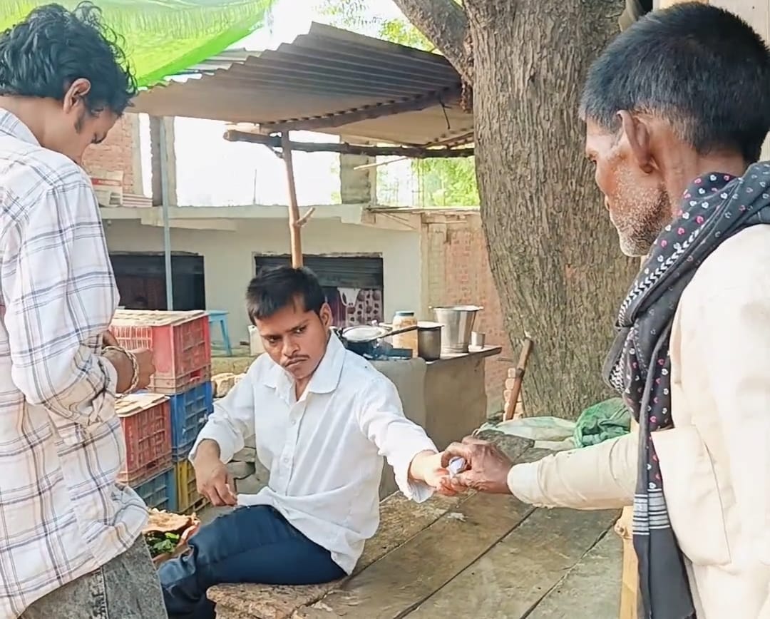जौनपुर जिले के जलालपुर थाना क्षेत्र के नत्थनपुर के बाद पराऊगंज से भी वायरल हुआ गांजा बिक्री का वीडियो
<a href="/myogioffice/">Yogi Adityanath Office</a> <a href="/myogiadityanath/">Yogi Adityanath</a> <a href="/UPGovt/">Government of UP</a> <a href="/dgpup/">DGP UP</a> <a href="/IgRangeVaranasi/">DIG Varanasi Range</a> <a href="/up/">Kassy</a>